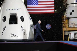 Crew Dragon arriva alla Stazione Spaziale: l’attracco della navicella di Elon Musk