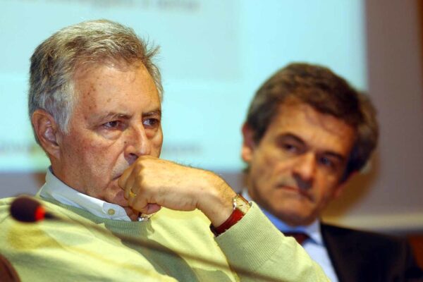 © ALESSANDRO LERCARA   LAPRESSE
06-05-2004 MILANO
CULTURA
FIERA INTERNAZIONALE DEL LIBRO DI TORINO CONFERENZA DI PRESENTAZIONE DEL LIBRO RicordeRAI
NELLA FOTO L’ AUTORE CLAUDIO FERRETTI