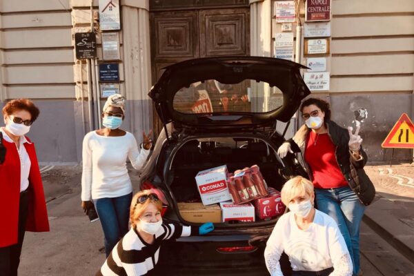 Il dramma degli invisibili durante l’emergenza: “Ai migranti non spetta nulla, ci pensa la rete di solidarietà dal basso”