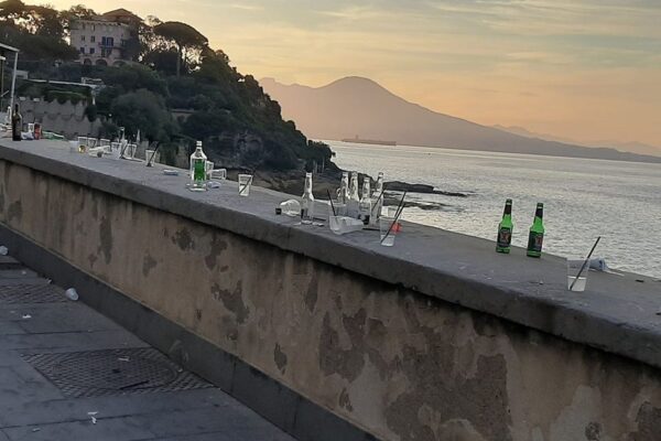 Napoli post lockdown, assembramenti e traffico fino a notte fonda