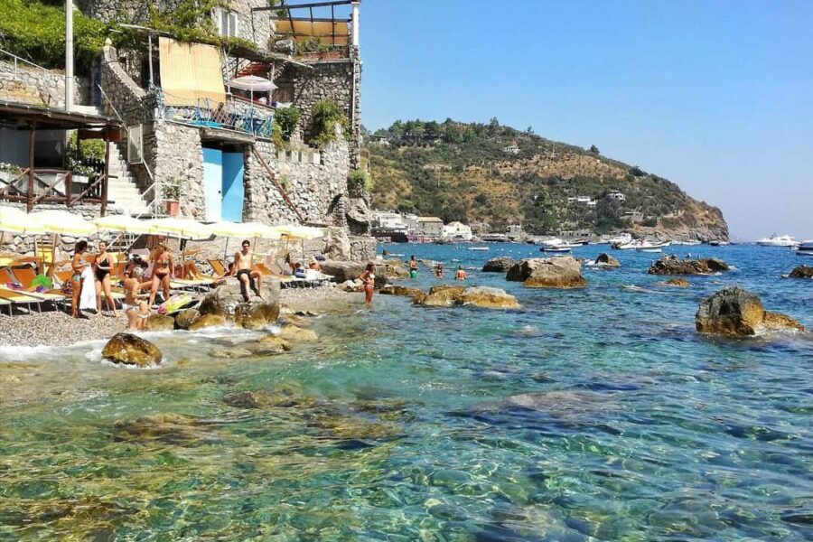 Campania, riaprono le spiagge e torna la nautica privata: le regole