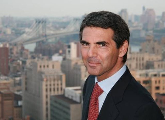 Inviato di guerra e cantautore, il giornalismo e la musica piangono Sandro Petrone