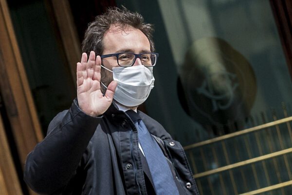 Decreto inutile che umilia i giudici ma a Bonafede serviva uno spot