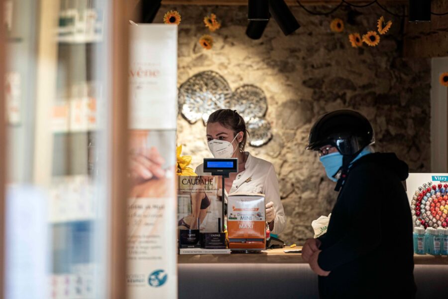 Fase 2, l’Alto Adige non aspetta il Governo: da domani negozi riaperti, lunedì via libera a bar e parrucchieri