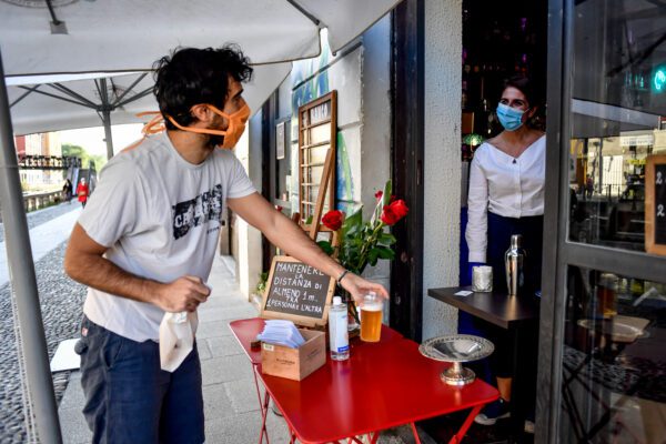 Fase 2, tavolo Governo-Regioni sulle riaperture. L’ultimatum: “Certezze o facciamo da soli”