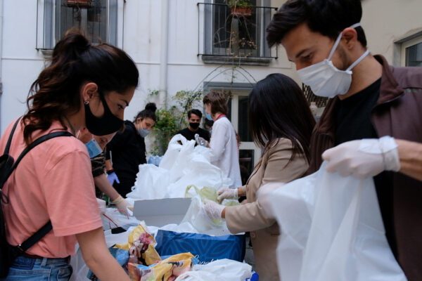 Viaggio con i volontari tra gli invisibili e i nuovi poveri del Coronavirus