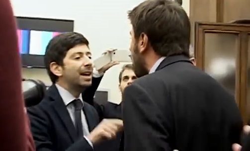 Sei anni fa la clamorosa lite tra Di Battista e Speranza, così lontana, così attuale