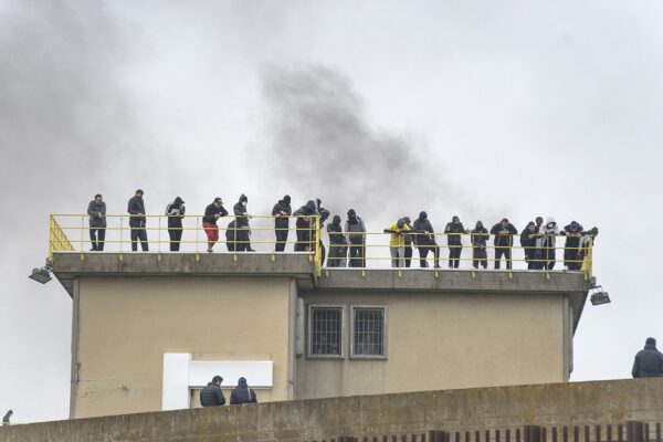 Anarchici arrestati, presidio sotto carceri durante coronavirus è associazione sovversiva