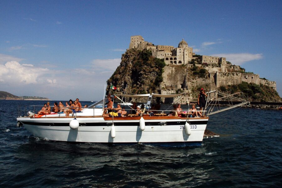 La crisi dei noleggiatori di barche: “Ignorati da De Luca, siamo in ginocchio”