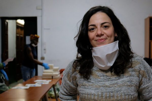Il dramma degli invisibili durante l’emergenza: “Ai migranti non spetta nulla, ci pensa la rete di solidarietà dal basso”