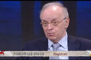 Davigo a DiMartedì ma Floris non gli chiede nulla, e il Pm si esibisce contro il Riformista