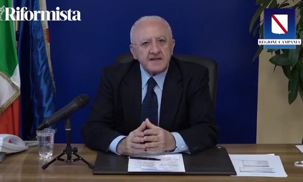 De Luca: “La Vodka a 50 centesimi la producono nelle fogne”