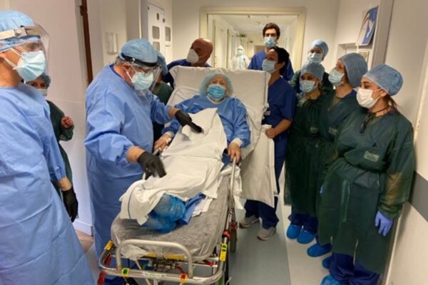 Nonna Elisabetta guarisce a 98 anni dal Coronavirus: “Ora voglio andare dal parrucchiere”