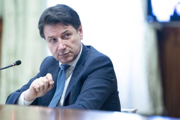 Decreto maggio, Conte prova a meditare ma si gioca il futuro