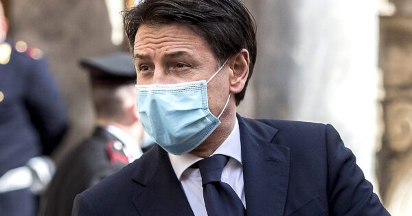 Le bugie di Conte, premier che ha ridotto il Parlamento a suo barboncino