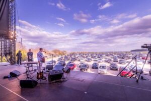 Concerti drive-in, la soluzione per ascoltare musica dal vivo ai tempi del covid