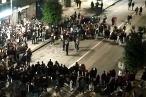 Avellino, sindaco capo ultrà: assembramenti e cori contro De Luca e Salerno