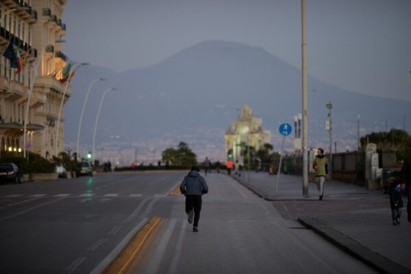 Napoli, bocciati i “non luoghi” vince la passerella a mare