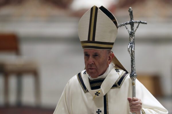 Critiche a Bergoglio frutto di interessi economici più che teologici