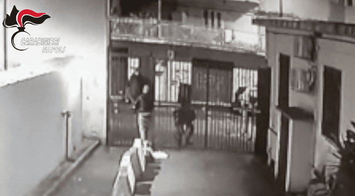 Napoli, paranza rubava e spacciava al Vomero: nove arresti