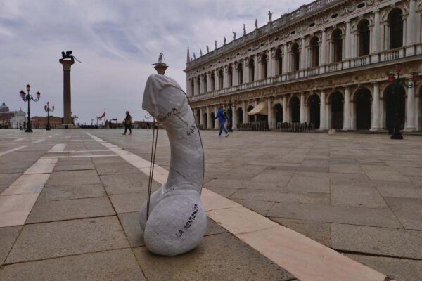Venezia, installazione oscena sequestrata in Piazza San Marco