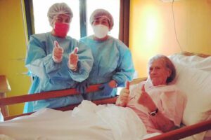 Nonna Pierina sconfigge il coronavirus a 100 anni: “E’ una guida per tutti noi”