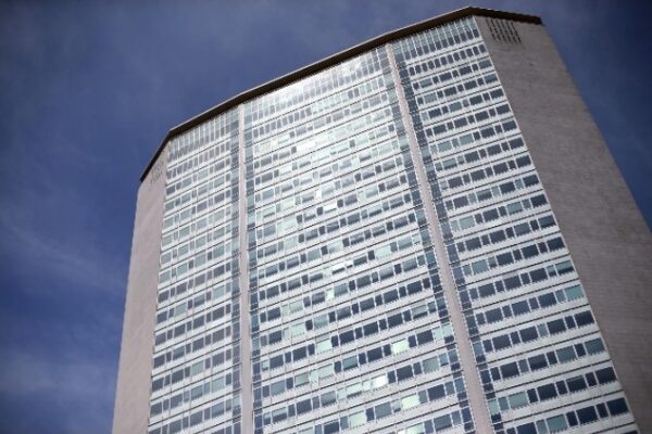 Allarme bomba al Pirellone: evacuato il palazzo della regione Lombardia