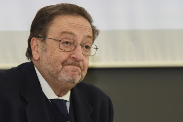 Bologna, arrestati 12 anarchici per aver fatto saltare due antenne…