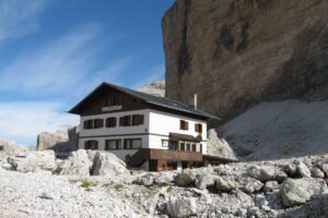 Muore a 23 anni travolto da valanga a Cortina, salvo il fratello Muore a 23 anni travolto da valanga a Cortina, salvo il fratello