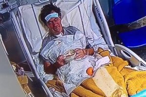 “Sabato oggi torni a casa”, lacrime di gioia per il paziente guarito al Covid Center