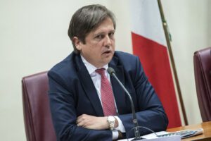 Il viceministro Sileri sotto scorta, minacce sulla destinazione dei fondi per l’emergenza Covid