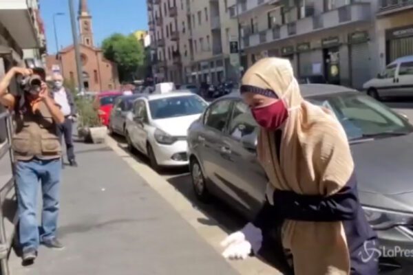 Silvia Romano, prima uscita dopo quarantena. Screzio con i cronisti