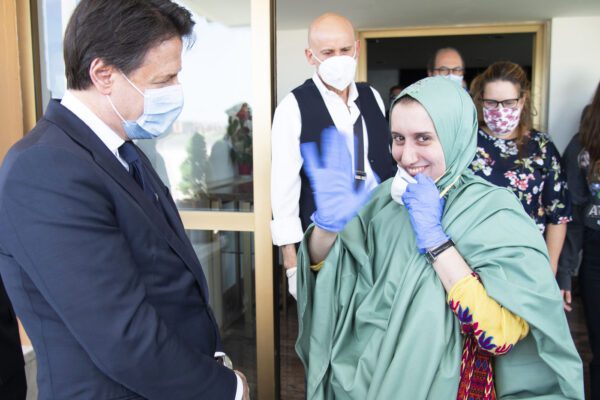 Silvia Romano, il giallo della conversione all’Islam tra costrizione e libera scelta