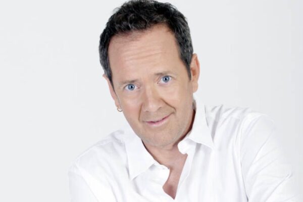 È morto John Peter Sloan, il comico e insegnante di inglese più famoso d’Italia È morto John Peter Sloan, il comico e insegnante di inglese più famoso d’Italia