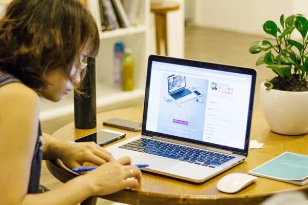 Rischi e vantaggi dello smart working, quale è il futuro? Rischi e vantaggi dello smart working, quale è il futuro?