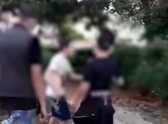 “Mi hai ripreso?”, ragazzini pestano coetaneo dopo lite su WhatsApp: denunciati