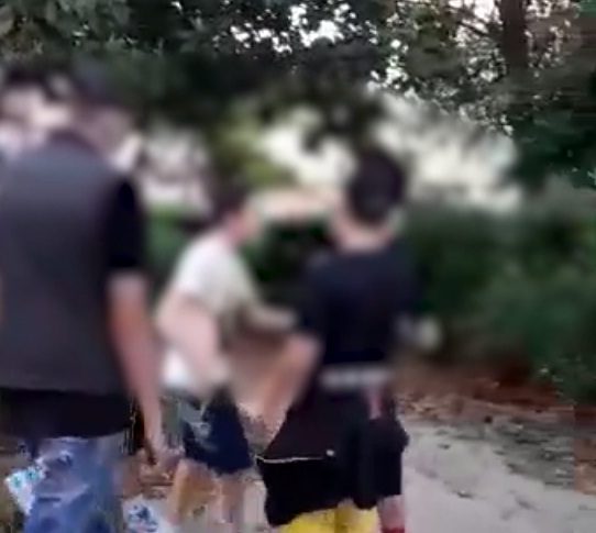 “Mi hai ripreso?”, ragazzini pestano coetaneo dopo lite su WhatsApp: denunciati