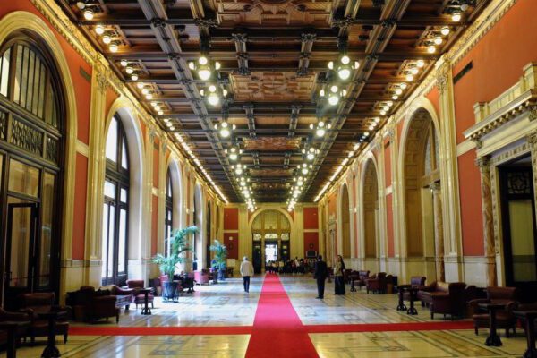 I giornalisti via dal Transatlantico per aumentare postazioni per deputati, ma è polemica