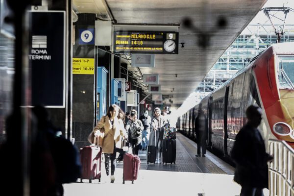 Decreto rilancio non basta, Fiavet chiede aiuto a De Luca: “Turismo muore, serve un piano ad hoc”