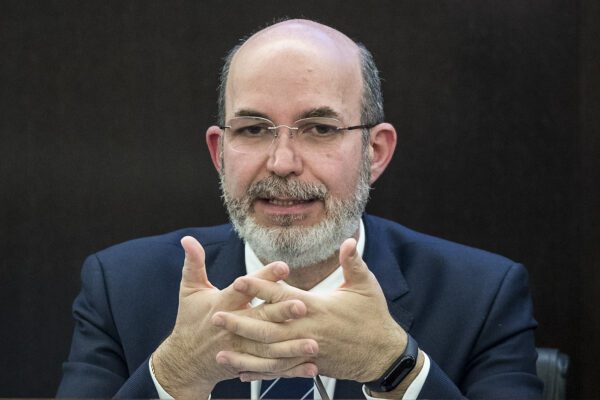 Anno 2020, il grillino Vito Crimi e la voglia di ripristinare la schiavitù