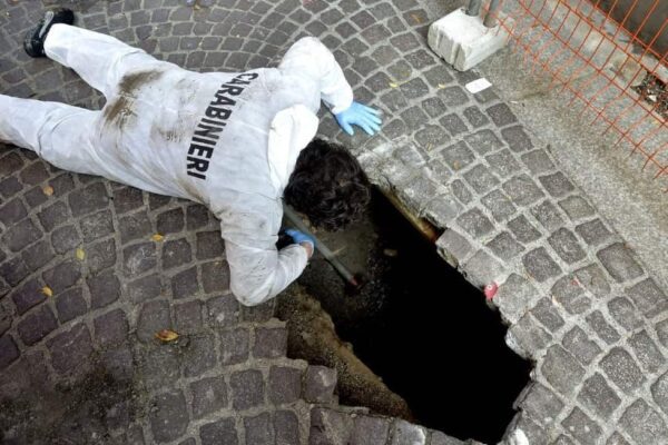 Sfruttano la chiesa per svaligiare supermercato: colpo da 20mila euro a Napoli