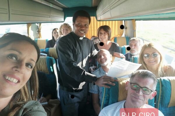 Crollo Pianura, il quartiere piange Ciro e Thomas: “Una spada ha trafitto il nostro cuore”