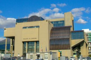 Tribunale di Torre Annunziata, uffici paralizzati e processi rinviati al 2021