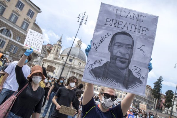 Tu vuò fa l’Italiano? Un viaggio nell’America degli anni 2020 che assomiglia tanto all’Italia del ‘68