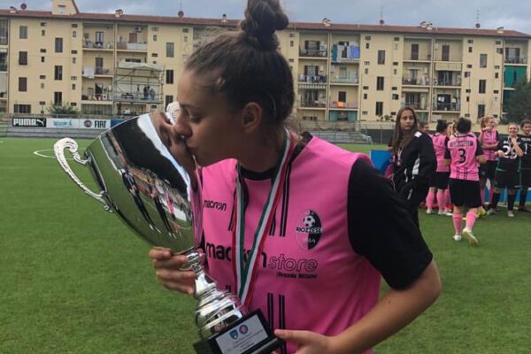 Tragedia nel calcio femmile, Arianna Varone morta in un incidente: aveva 21 anni