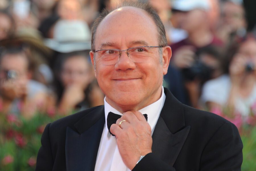 Lo sfogo di Carlo Verdone: “Penso di lasciare Roma, mi controllo sempre suole scarpe. Cicalone? Lo fa per i like”