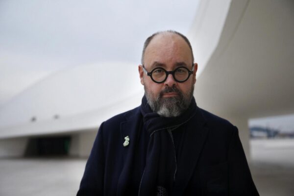 Morto Carlos Ruiz Zafón, lo scrittore de ‘L’ombra del vento’: aveva 55 anni