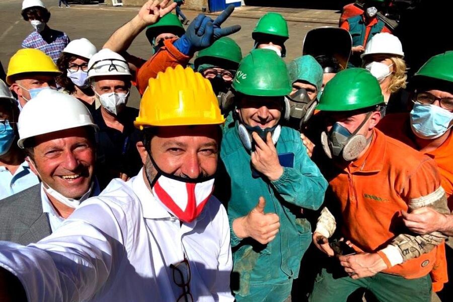 Salvini e la gaffe sul Ponte di Genova: “Si auto-alimenterà con pannelli di metano”