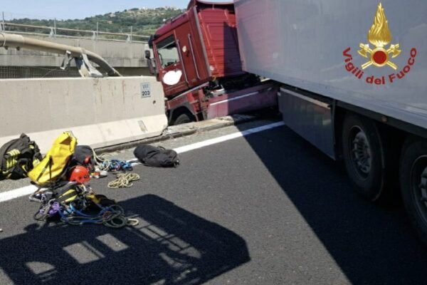 Foto dei Vigili del Fuoco (Twitter)