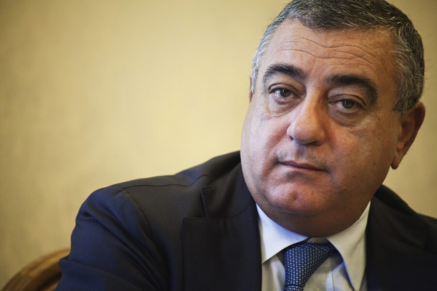 “Arrestate Luigi Cesaro”, chiesti i domiciliari per concorso esterno: a decidere sarà il Senato